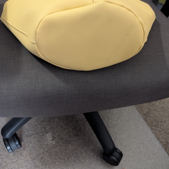 PLG Large Kangaroo in Vanilla - Picture 3 of 11